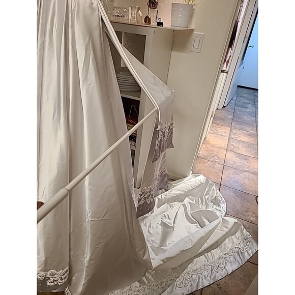 2  Piece Corset Wedding Dress  Size 6 Store Display $1145.00 Tag New Wit… - Picture 14 of 16